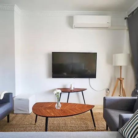 Beautiful -direct Access To The Apartment